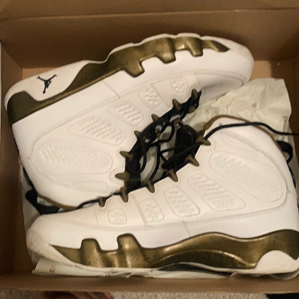 Jordan 9 statue 8/10 original box